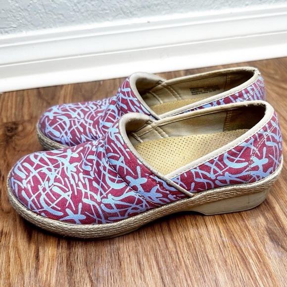 Dansko Victoria Red Grass Work Clog Comfort Sanibel Collection Victoria Canvas 8 - Picture 1 of 8